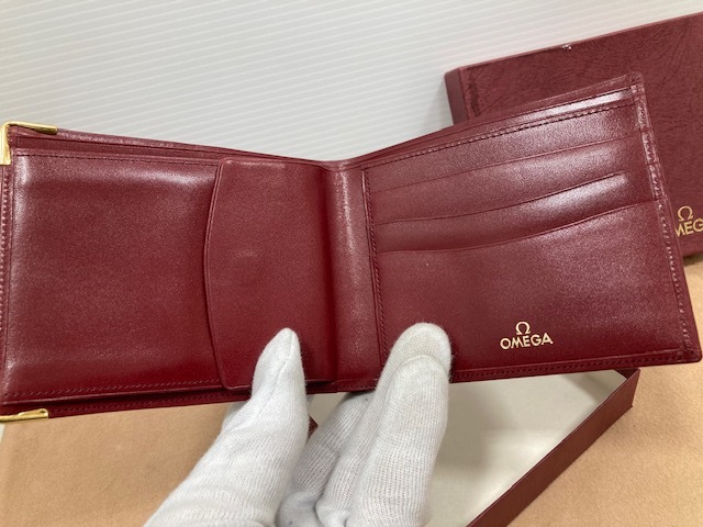 597* OMEGA オメガ 2つ折り財布 小銭入れ エンジ 財布 ウォレット ケース付 ノベルティ 未使用品_画像6