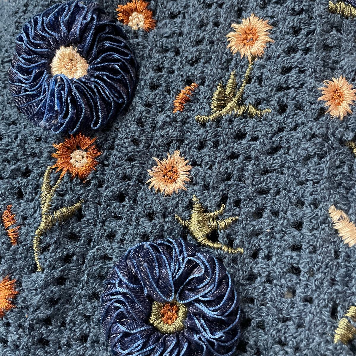 訳ありお花モチーフ刺繍前ボタンミニベスト_画像3