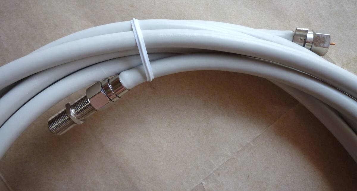 同軸ケーブル アンテナケーブル 4m F型コネクタ ネジ付F型接栓 ネジ切り有り　白系　ホワイト系　　_画像6