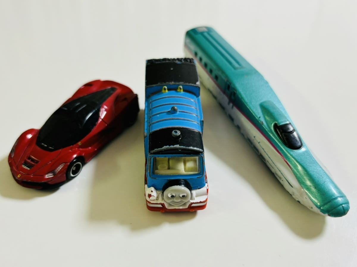 OR4】 トミカ ミニカー 3個 フェラーリ ラフェラーリ トーマスバス トーマス 新幹線 E5系 はやぶさ ロングタイプトミカ TOMICA _画像9