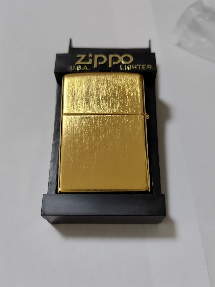 未使用　CANADA　Zippo　カナダ　ジッポー　金色　エッチング仕上げ　2000年製造　インサイドユニット金色　希少品　新品_画像2