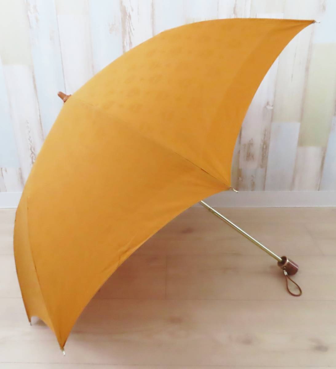 T03 MCM エムシーエム ロゴグラム 総柄 折りたたみ傘 雨傘 キャメル_画像1