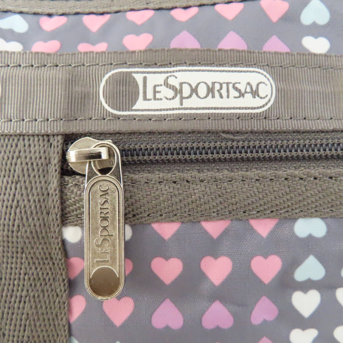 K03 LeSportsac レスポートサック ハート総柄 ナイロン ショルダーバッグ ポーチ付き グレー系_画像8