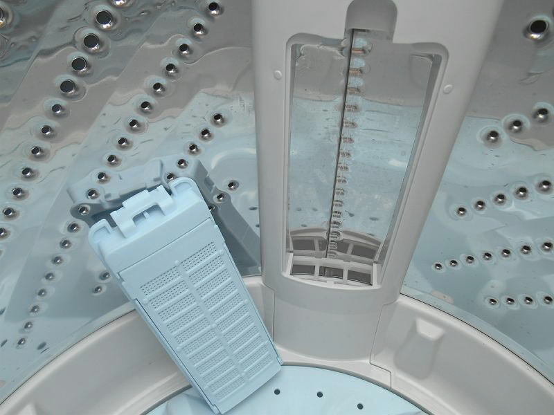 〇 Hisense ハイセンス 全自動電気洗濯機 洗濯機 HW-T45D 4.5kg ホワイト 2021年製 ステンレス槽 最短洗濯時間約10分 シャワー水流 洗濯_画像4