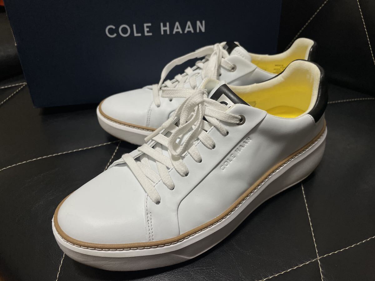 試し履きのみ COLE HAAN コールハーン C34226 8M≒25.5cm レザーシューズ レザースニーカー ロゴ型押し ホワイト 清潔感 春夏_画像1