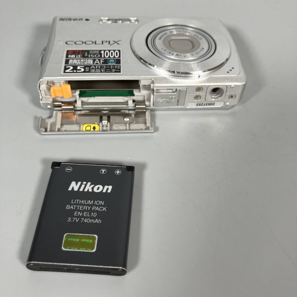 B3-288　Nikon ニコン デジタルカメラ COOLPIX S200 シルバー 動作未確認 ジャンク_画像4