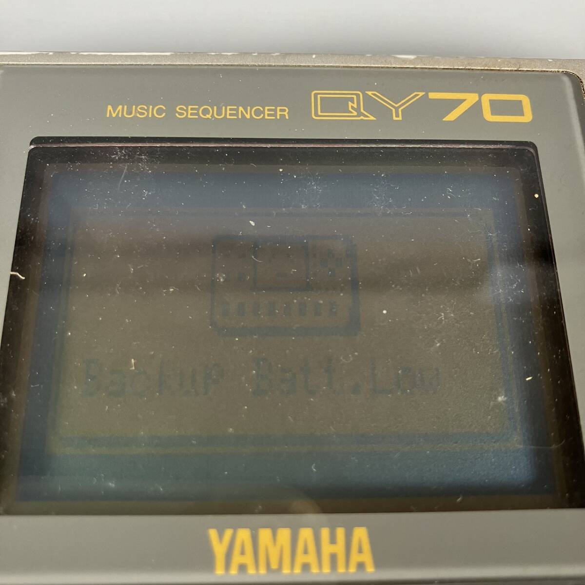 B3-357　YAMAHA QY70 ミュージック シーケンサー MUSIC SEQUENCER 通電のみ確認 部品取り ジャンク_画像2