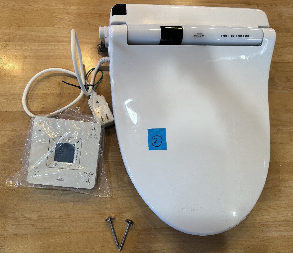 Yahoo!オークション - 中古 リモコン付 TOTO 電気温水便座 Yahoo!オークション - 中古 リモコン付 TOTO 電気温水便座