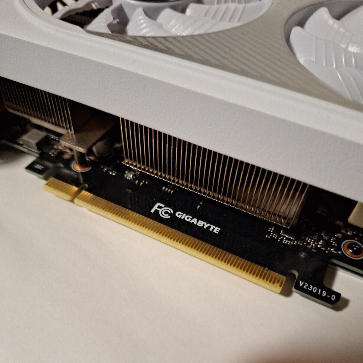 GIGABYTE　GEFORCE RTX 4060 Ti AERO OC 8G　中古美品　白い グラボ　白　4060ti　ギカバイト_画像6