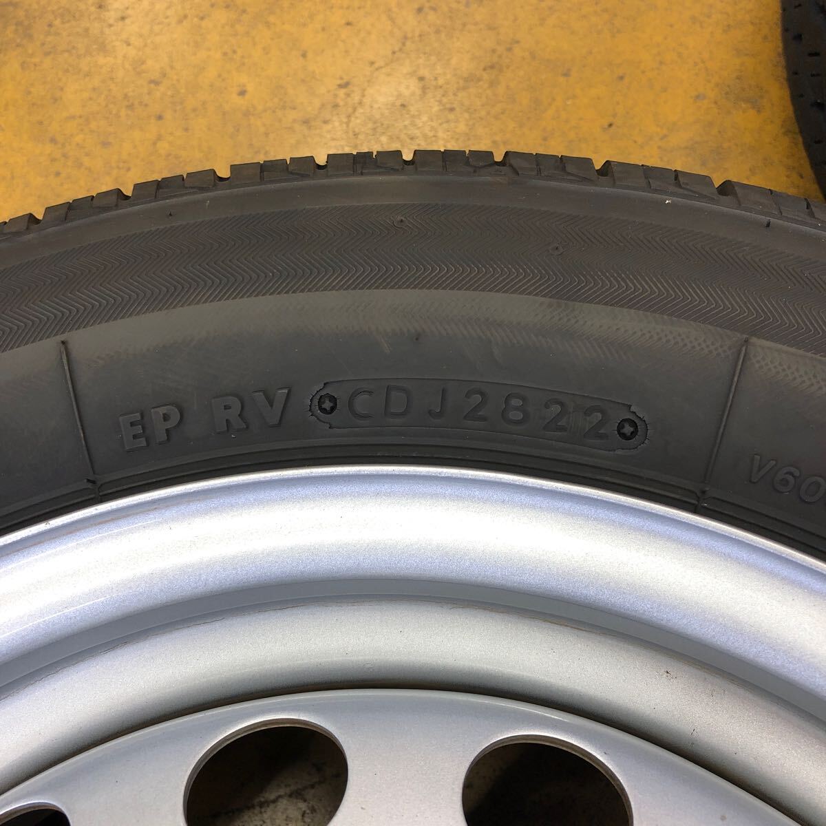 中古スチールホイール 14インチ 5J ET約+40 PCD100 4穴/ブリヂストンV600 155/80R14 2022年製 4本セット 9〜8分山_画像3