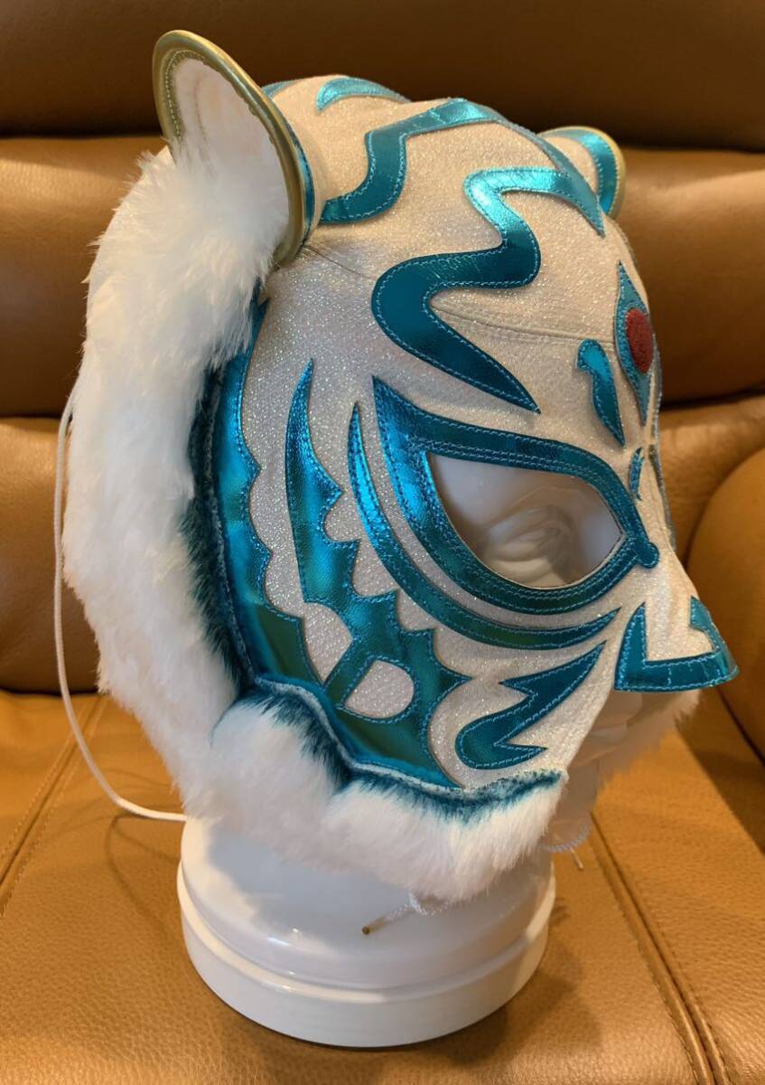  Tiger Mask ... futoshi white lame YN made contest for mask with autograph ultra rare 