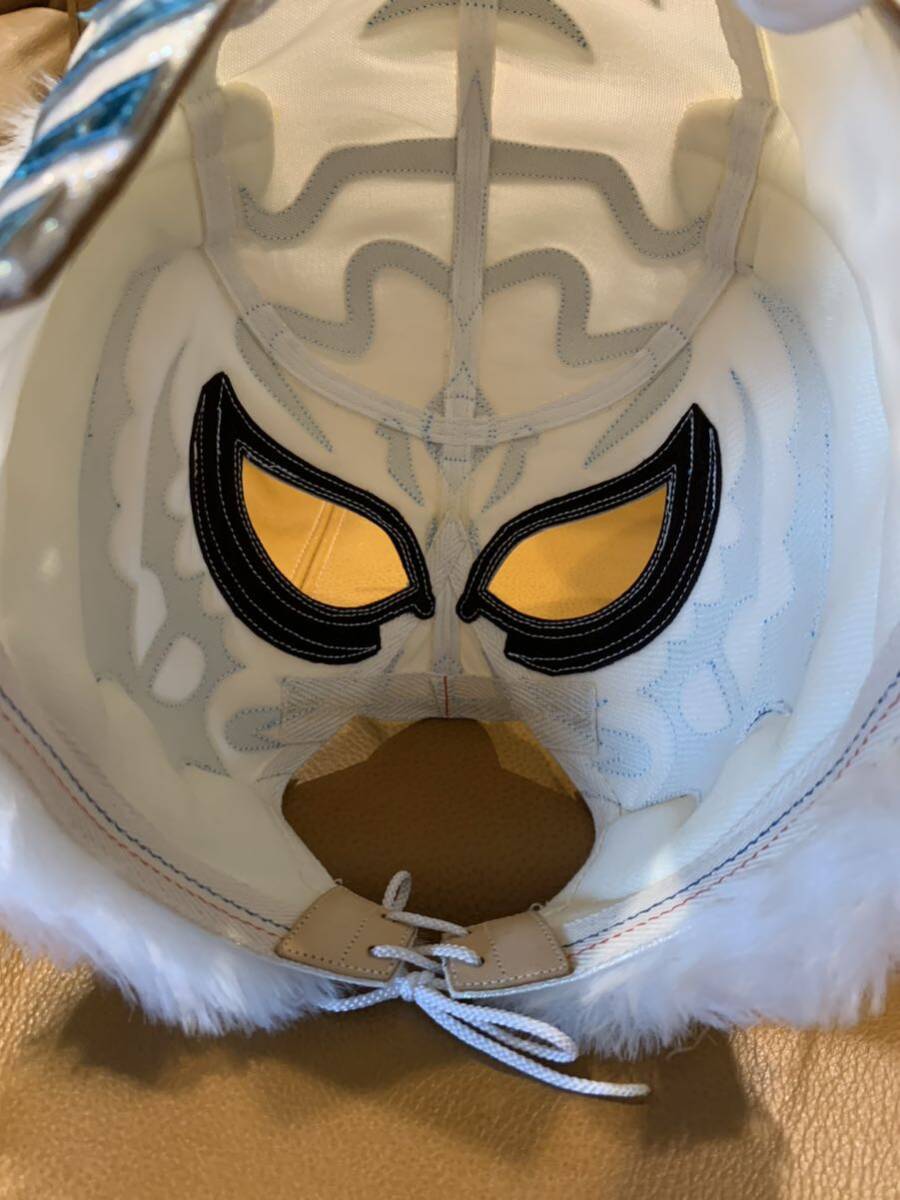  Tiger Mask ... futoshi white lame YN made contest for mask with autograph ultra rare 