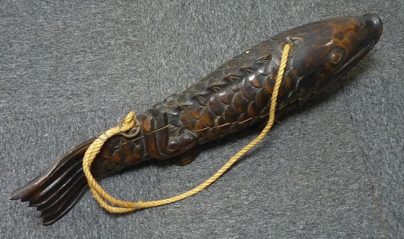 《ＢＴ》特大 時代木彫鯉形自在鉤 全長９０ｃｍ 重量６．７ｋｇ 古民具 囲炉裏道具_画像5