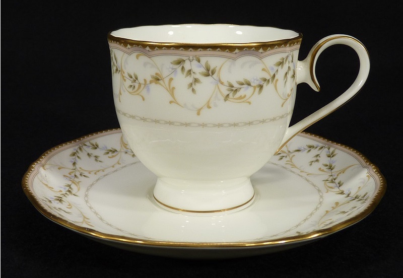 《SS》コレクター収集品 Noritake ノリタケ ボーンチャイナ カップ＆ソーサー２種７客・ケーキ皿３枚_画像3