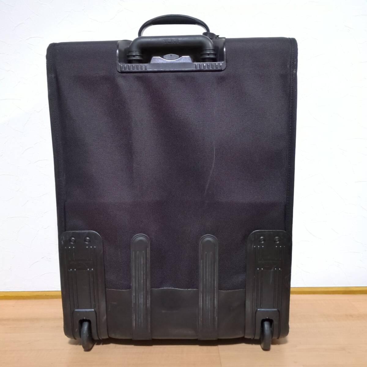 a52 TUMI テュミ スーツケース キャリーケース キャリーバッグ 2283D3 ブラック ビジネス トラベル 仕事 旅行 コロコロ付き ローラー付きの画像3