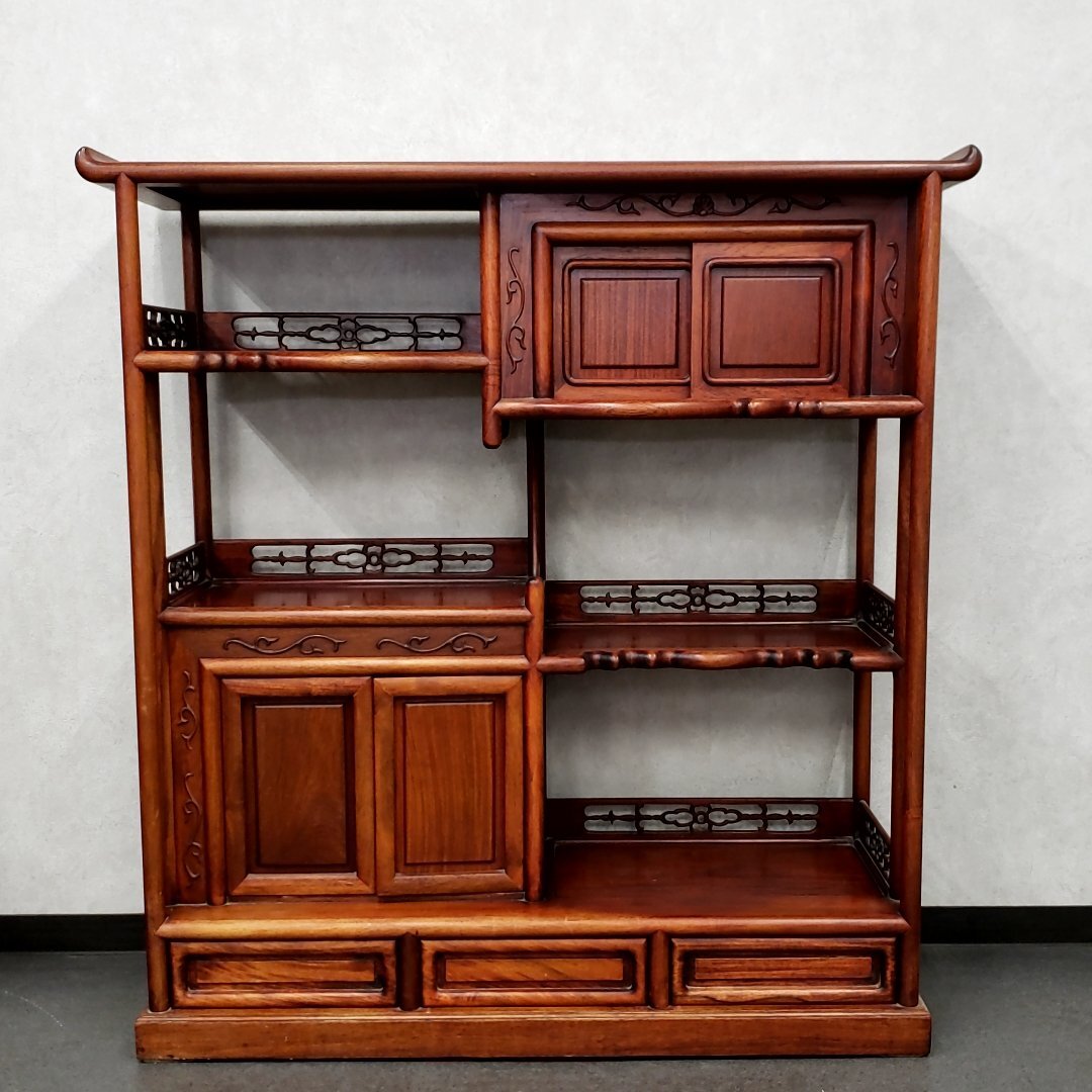 茶箪笥 松竹梅 W:104cm H:110cm 飾り棚 時代家具 和家具 茶室 和室 違い棚 茶棚 細密 茶箪笥 松竹梅 W:104cm H:110cm 飾り棚 時代家具 和家具 茶室 和室 違い棚 茶棚 細密