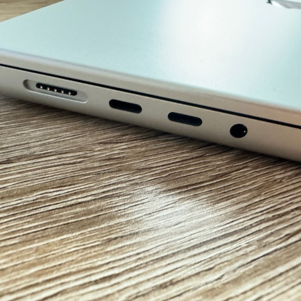 【美品】14インチMacBook Pro（2021）8コアCPUと14コアGPUを搭載したApple M1 Proチップ シルバー