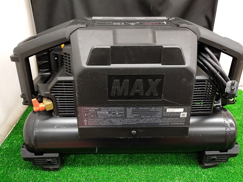 中古品 MAX マックス 45気圧 常圧/高圧 エアコンプレッサ AK-HL1310E ブラック タンク11L_画像3