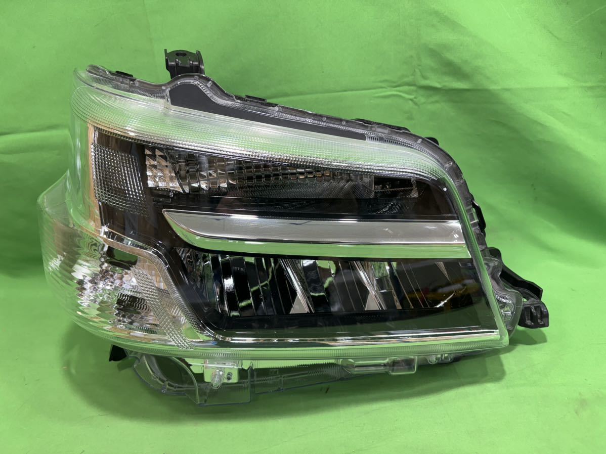 ダイハツ アトレー ハイゼットカーゴ S321 S331 後期用 右ヘッドライト LED ユニットのみ 洗車傷程度です イチコー 1970 刻印えR_画像1