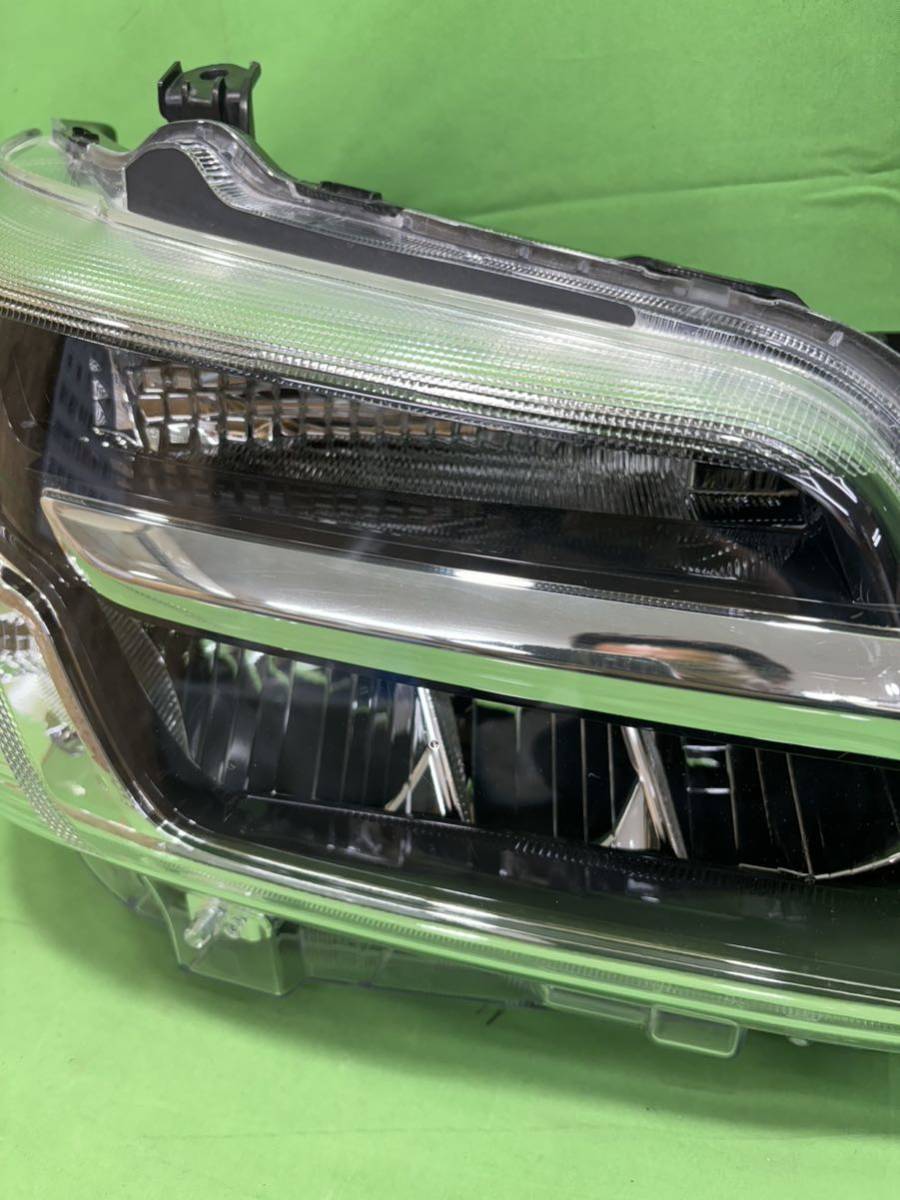 ダイハツ アトレー ハイゼットカーゴ S321 S331 後期用 右ヘッドライト LED ユニットのみ 洗車傷程度です イチコー 1970 刻印えR_画像4