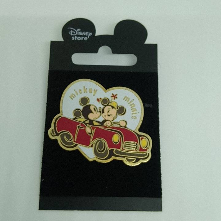 ♪ ディズニーストア ジャパン ピンバッジ Fun Ride シリーズ ミッキー & ミニー レッドカー 2002年 新品 未使用 ピン Mickey & Minnie_画像1