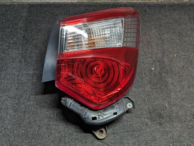 ☆即決　ヴィッツ DBA-NSP130 右テールランプ 純正　Ｈ0　LED(点灯確認済み)　81551-52D20_画像1