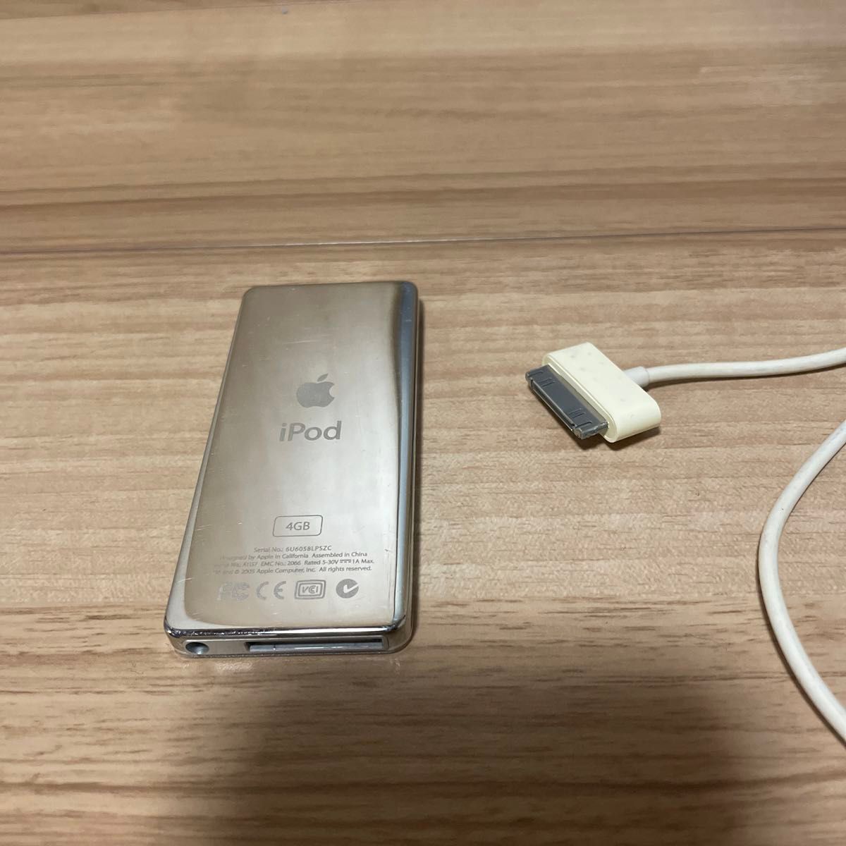 Apple アップル iPod nano アイポッドナノ USBケーブル付属 4GB MA005J ホワイト
