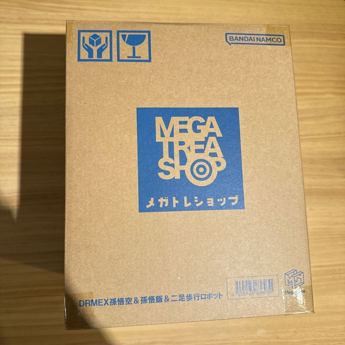 [ new goods unopened ] desk top real mccoy EX Dragon Ball Z Monkey King &..& two pair walk robot mega house.