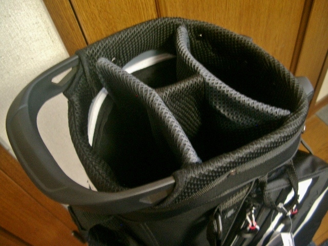 ☆未使用 キャロウェイ ＣＨＥＶ 取っ手付 軽量モデル 合繊素材 ブラック黒白 スタンドバッグの画像4