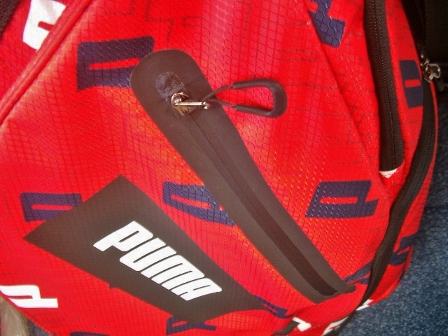 古着人気アイテム 未使用 PUMA プーマ ユニセックス 取っ手付 プリント文字柄 プーマ