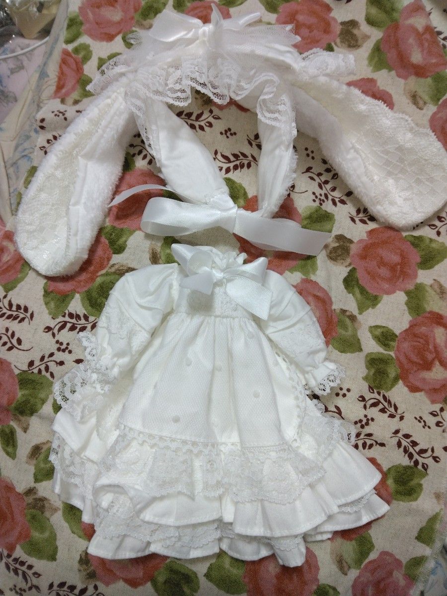 【週末価格！】ネオブライスサイズ　白いお姫様ワンピースとうさ耳付きヘッドドレス