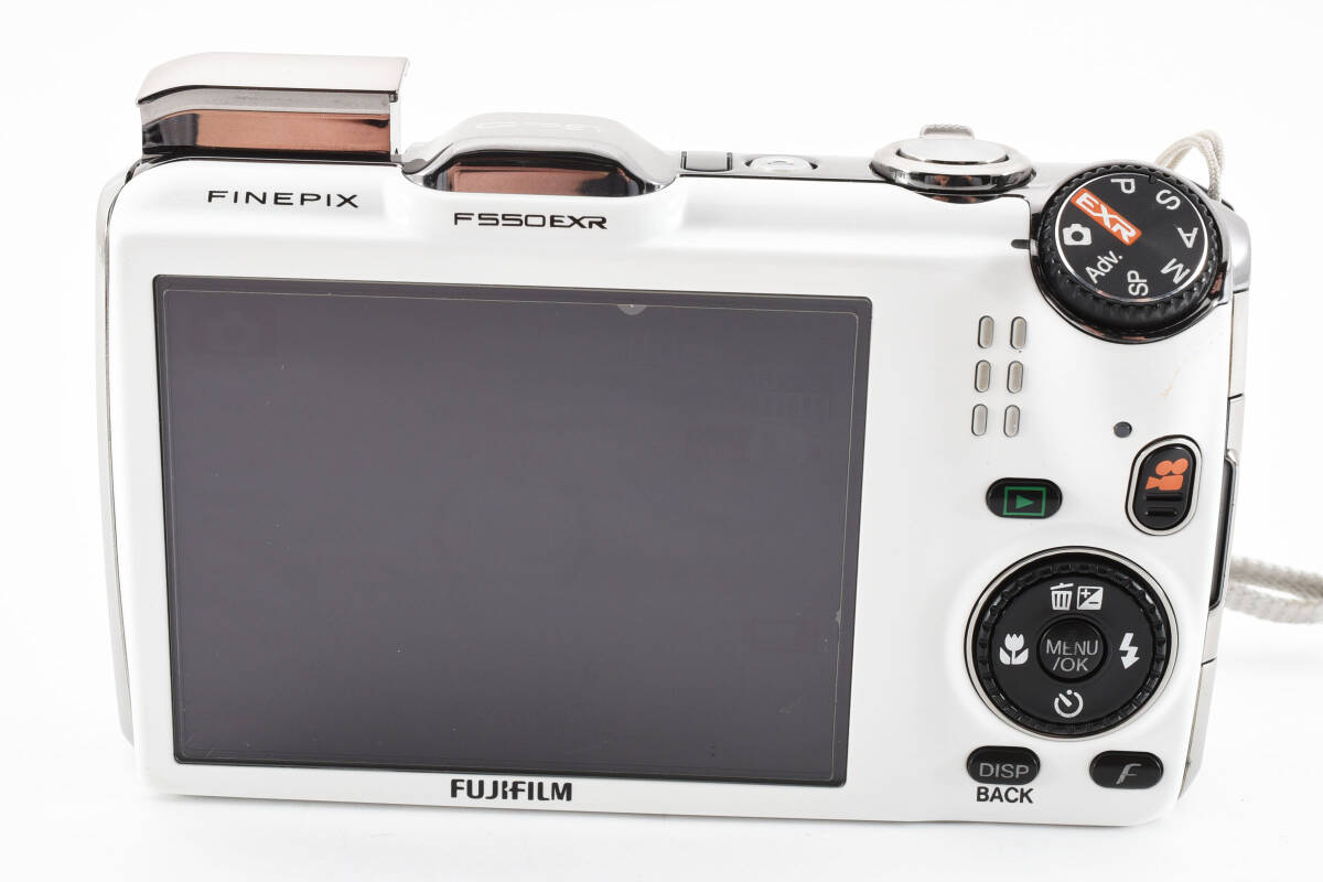 ★美品★FUJIFILM 富士フィルム FINEPIX F550EXR ホワイト 白 デジタルカメラ バッテリー #e0343_画像3
