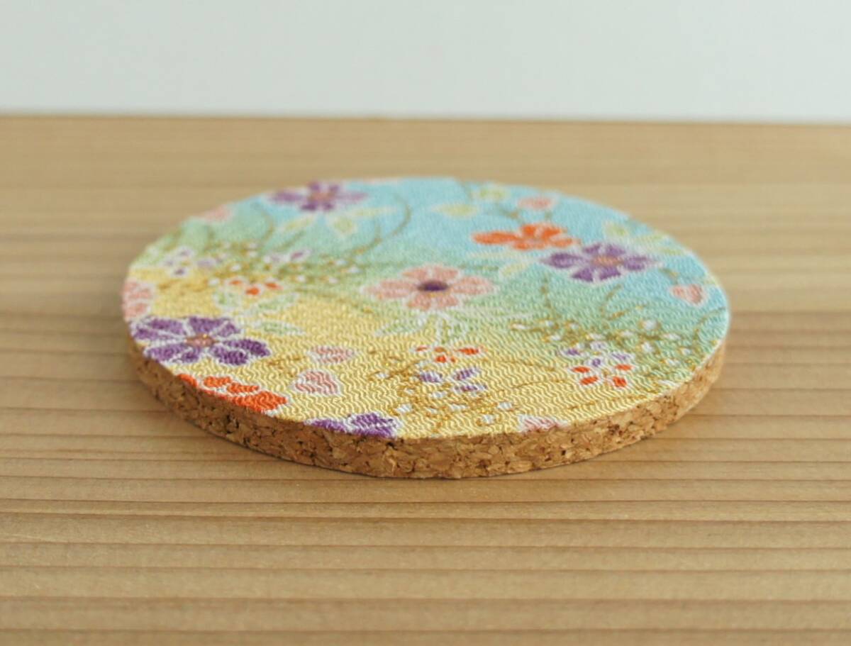 ♪ ハンドメイド ちりめん金彩 飾り台 8ｃｍ 水色 黄色 花柄の画像2