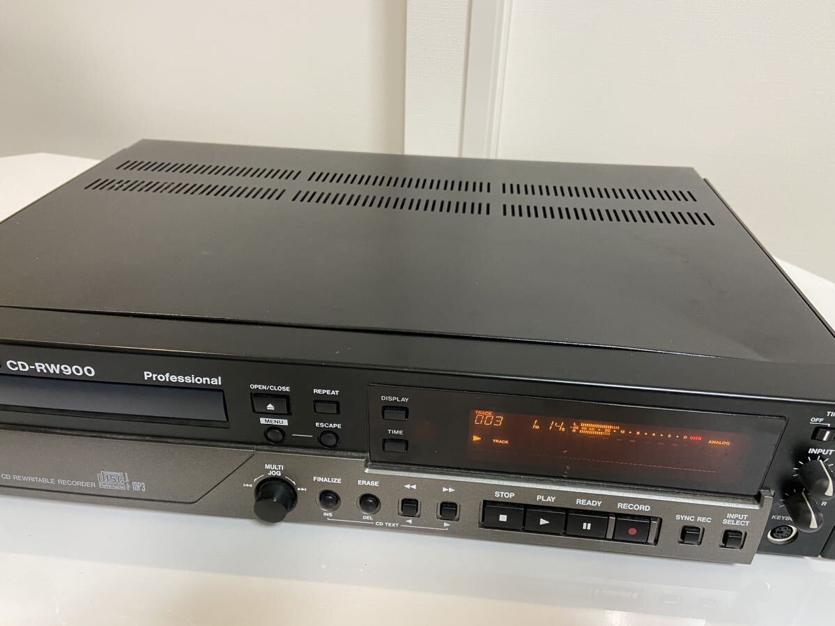 [ used ]TASCAM business use CD recorder CD-RW900 just a little with defect 