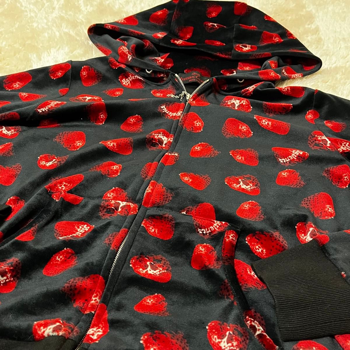美品】希少ヒステリックグラマー パーカー スカルベリー ジップ 美品】希少ヒステリックグラマー パーカー スカルベリー ジップ