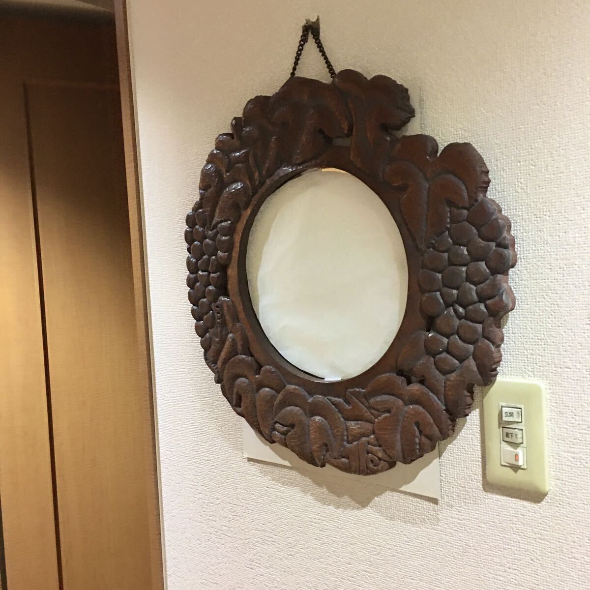 ヴィンテージ ウォールミラー 手彫り 木彫 鏡 葡萄図柄 彫刻 木工 工芸品 手作り 壁掛け鏡 日本製の画像5