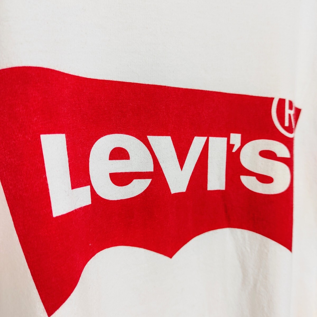 【人気デザイン】LEVI'S リーバイス☆デカロゴTシャツ　L　ホワイト／レッド　シンプル　R　半袖　ビッグロゴ　WHITE Tee