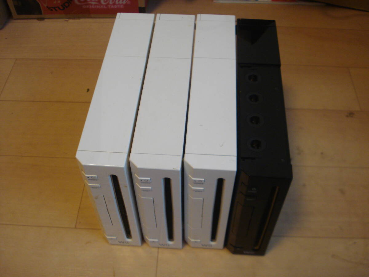 L★任天堂 Wii 本体のみ 4台セット 完動良品 ★送料安！_画像1