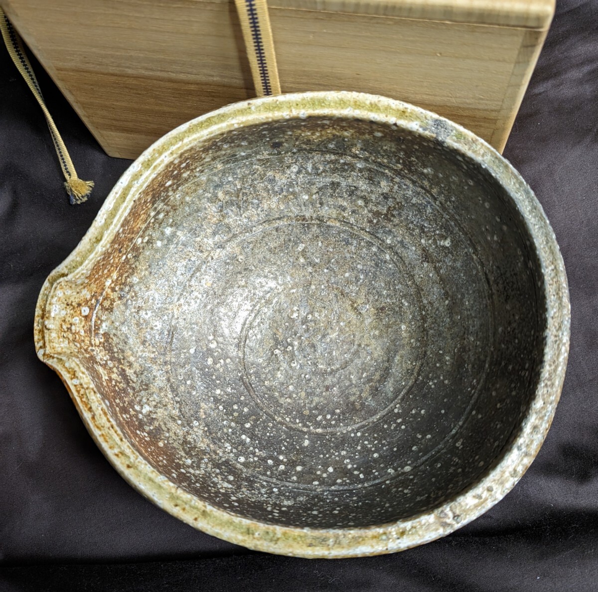 真作 　谷本光生作　伊賀焼雷盆　片口鉢　酒器　花器　茶器　茶道具　 山椒洞　　三田窯　桐共箱　陶歴　共裂付き　_画像3