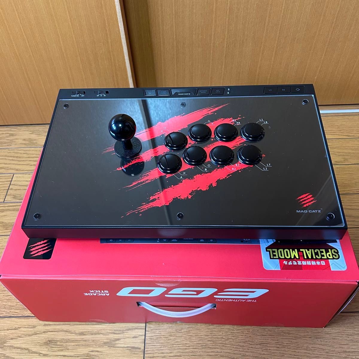 Mad Catz マッドキャッツ アーケードコントローラー E.G.O. アーケード Mad Catz マッドキャッツ アーケードコントローラー E.G.O. アーケード
