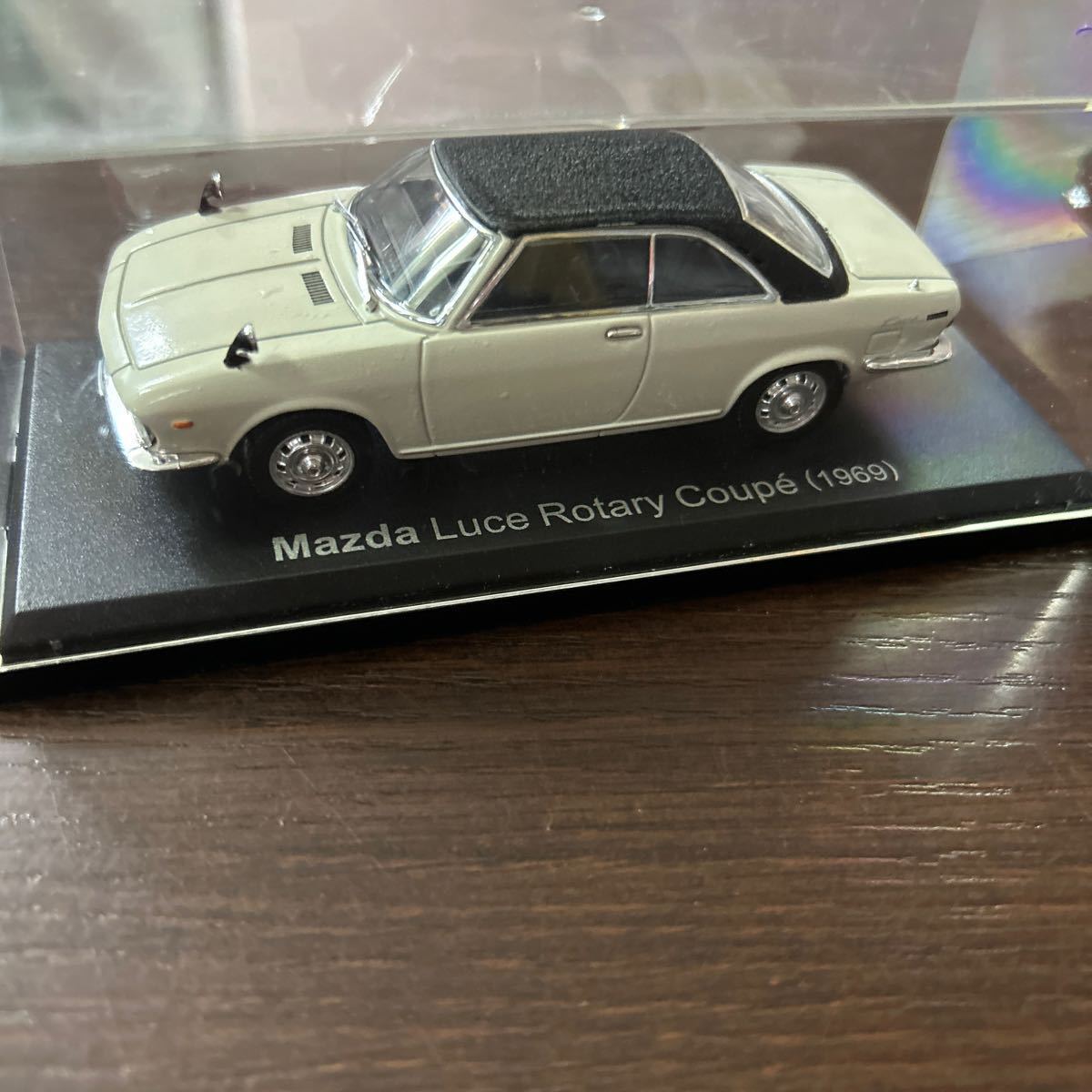 未使用品 NOREV　ノレブ　MAZDA/マツダ Luce Rotary Coupe 1969年 ミニカー　1/43 ケース付 _画像3