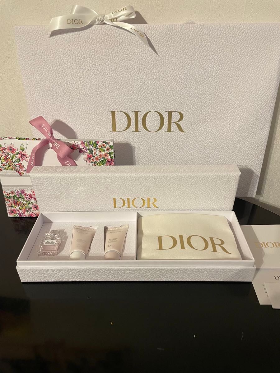 Christian Dior ミスディオールブルーミングブーケ　バースデーギフト