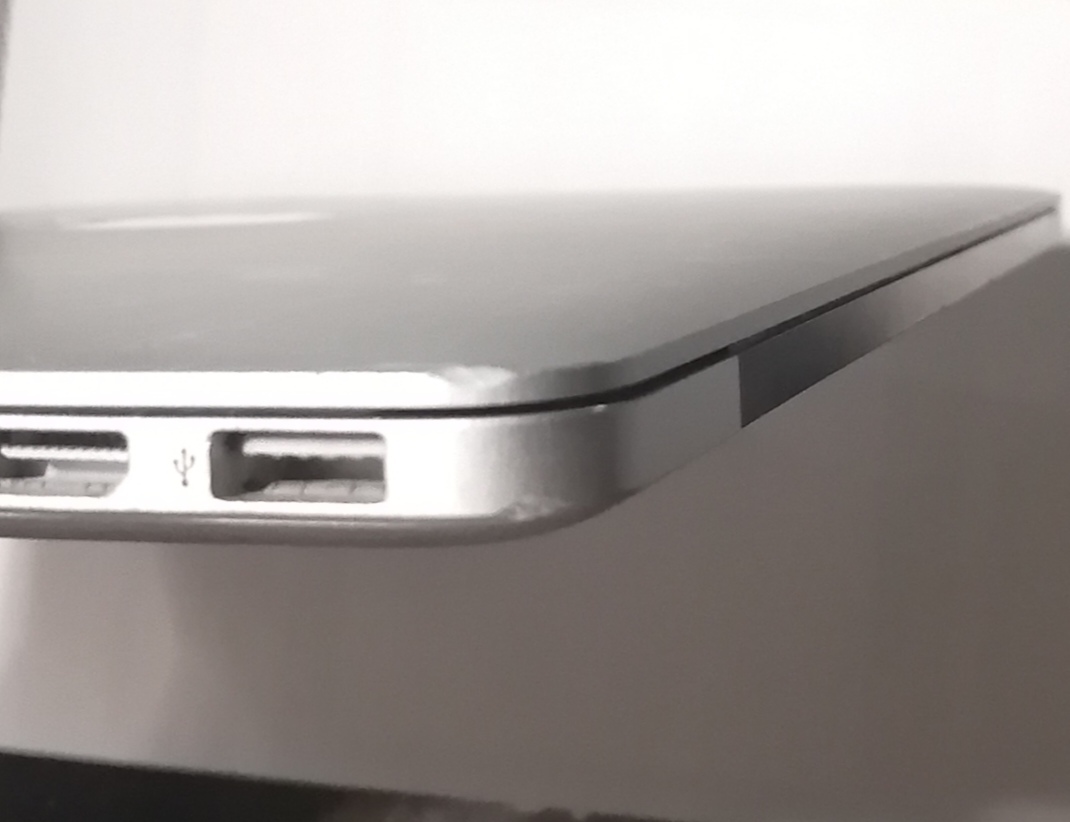  【動作品。新品バッテリー。シリーズ最高仕様】MacBook Pro Retina 13インチ Early 2015 ★A1502 EMC2835 ★i7 3.1GHz CPU★16GB/0GB SSDの画像3