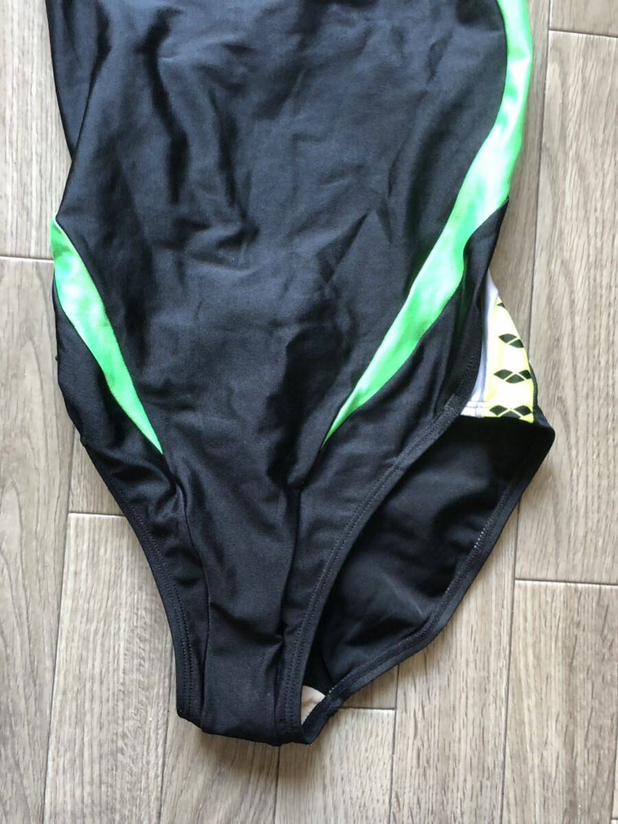 希少 arena アリーナ デサント ARN-3773W 光沢ブラック グリーン イエロー グレー ハイカット ハイレグ 競泳水着 Xバック M サイドロゴの画像3