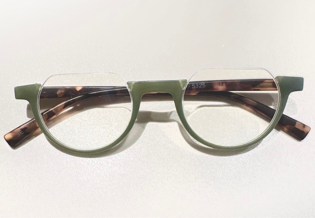 オシャレ　老眼鏡　＋1.0 ブルーライトカットレンズ使用　ソフトケース付き　アンダーリム　リーディンググラス　バネ丁番　グリーン
