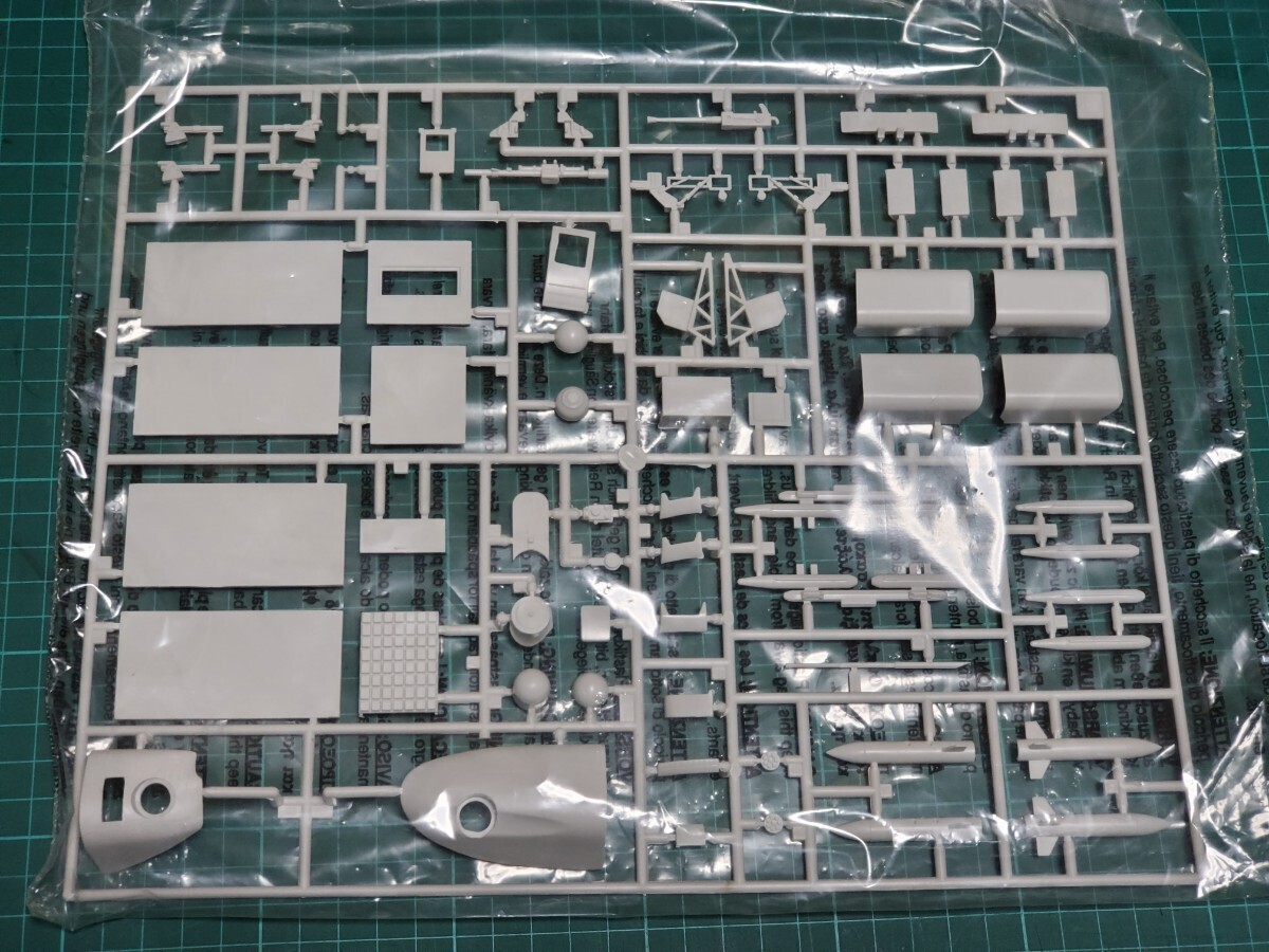 AMT 1/72 アメリカ空軍 AC-130U 輸送機改造 ガンシップ USAF SPECIAL OPERATIONS AC-130U GUNSHIP □未組立□_画像5