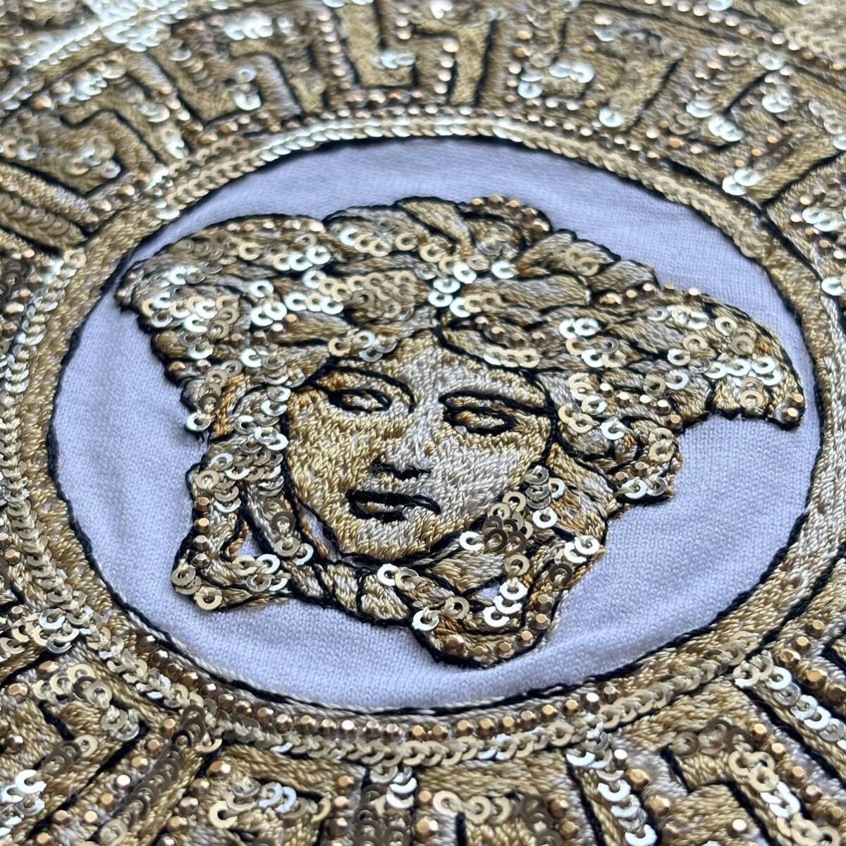 【未使用級・Lサイズ】ヴェルサーチ VERSACE 20ss 定価10万 メデューサ Tシャツ スパンコール ビーズ 刺繍 半袖 白 ホワイト イタリア製 綿_画像5