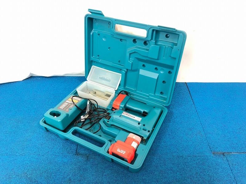 【米軍放出品】Makita/マキタ 電池タッカ T1022D 充電式タッカー 電動工具 (100) ☆BG22MK-Wの画像1