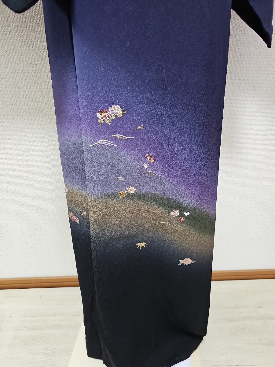 すずや■209正絹日本刺繍付け下げ袷　裄丈70cm　鉄紺系_画像2