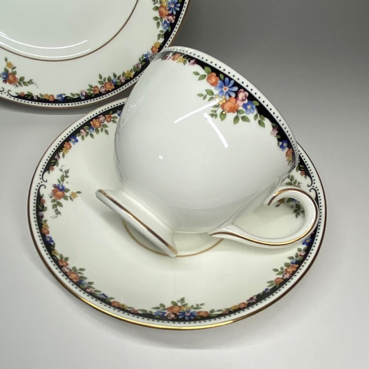 WEDGWOOD ウェッジウッド カップ ソーサー トリオ オズボーン ケーキ皿 花柄 金彩 _画像2